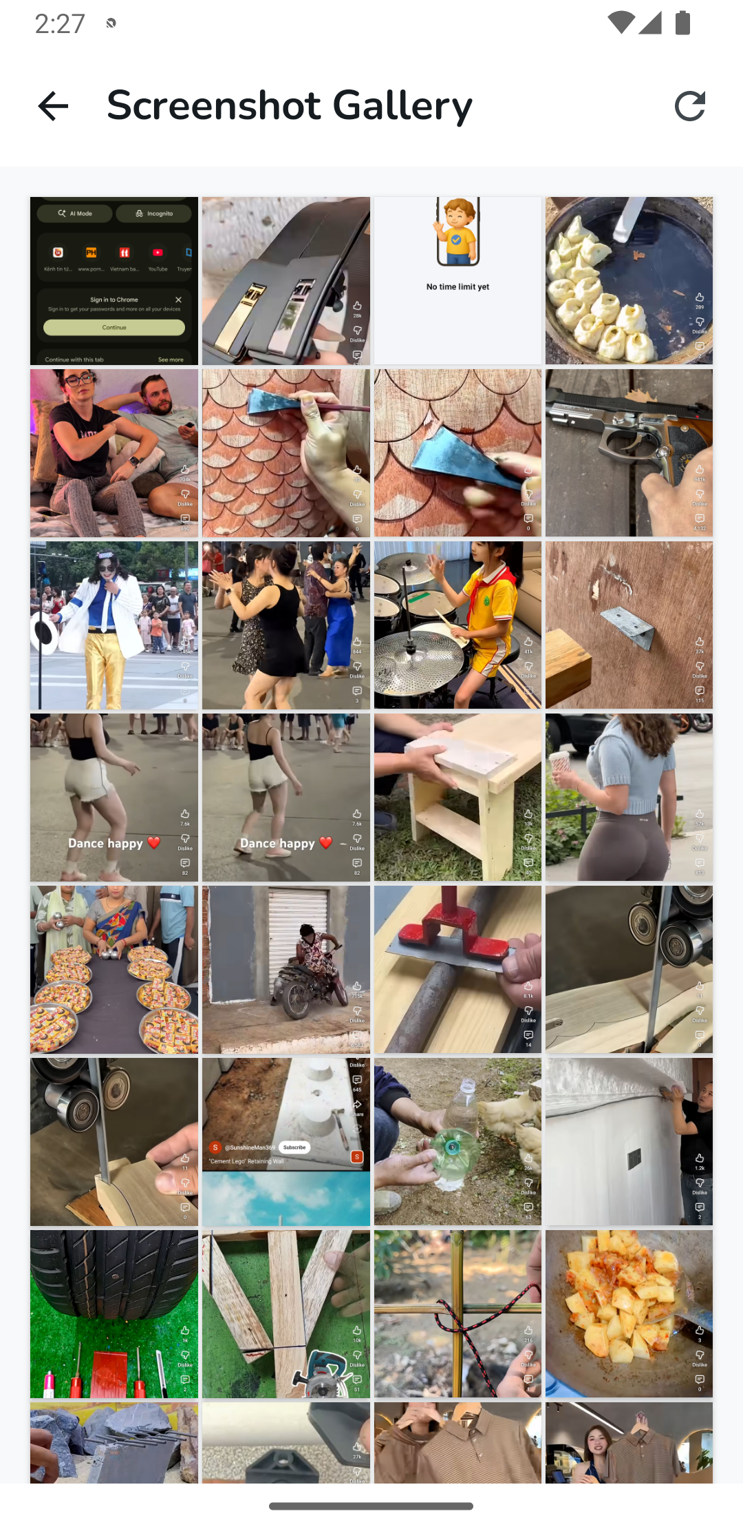 Parent App Screen: Browsing the Screenshot History Feed